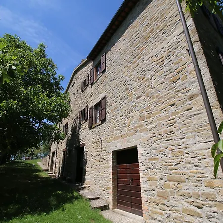 With Pool & בית נופש Apecchio